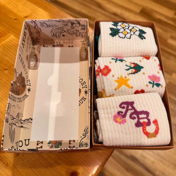Agua Bendita Three Pack of Socks - Picture 2 of 8